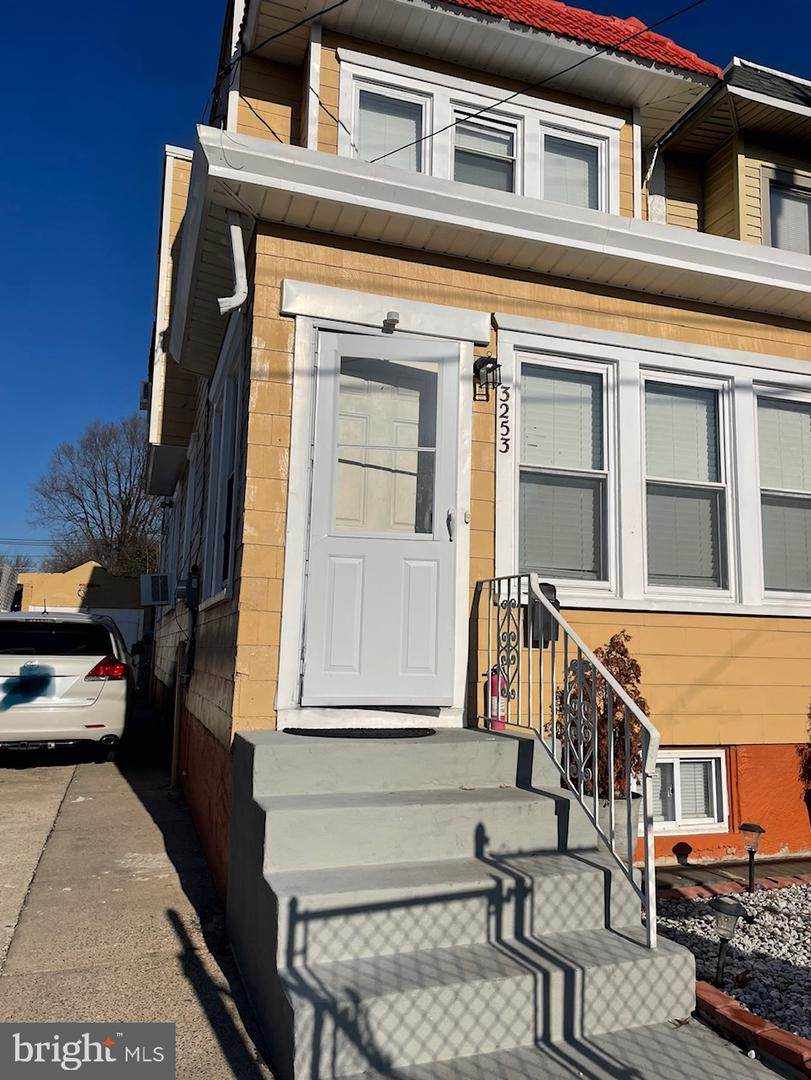 3253 Rowe Street - Photo 1