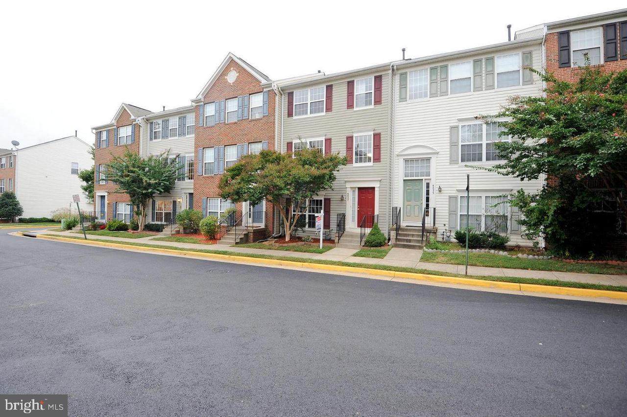 6027 Anne Marie Terrace - Photo 1