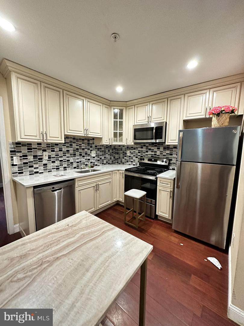 755 16TH Street - Photo 1
