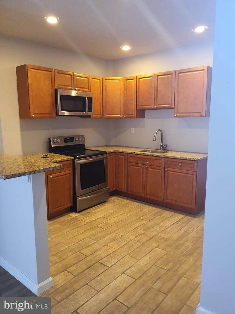 1946 Salford Street - Photo 1