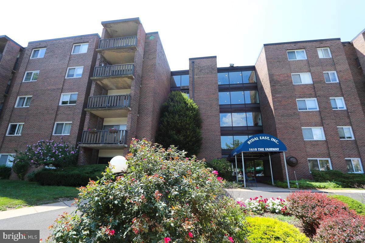 1610 The Fairway - Photo 1