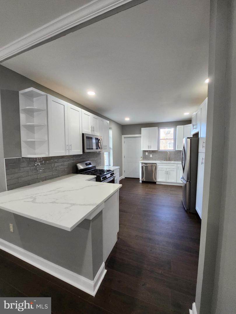 206 36TH Street - Photo 1