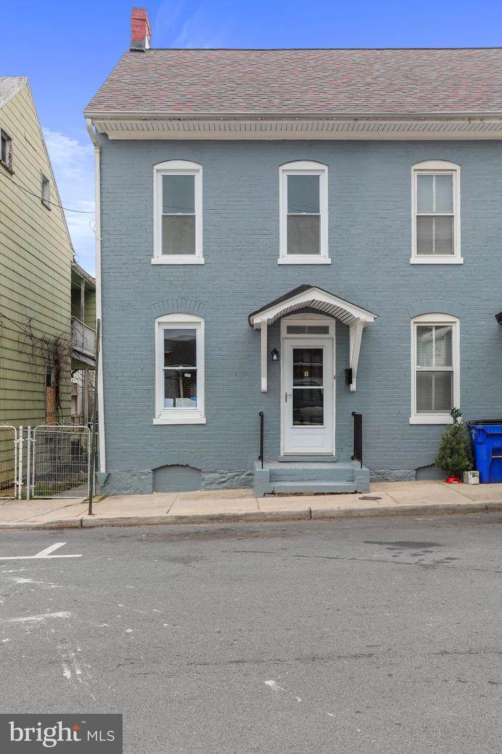 121 E Lee St - Photo 1