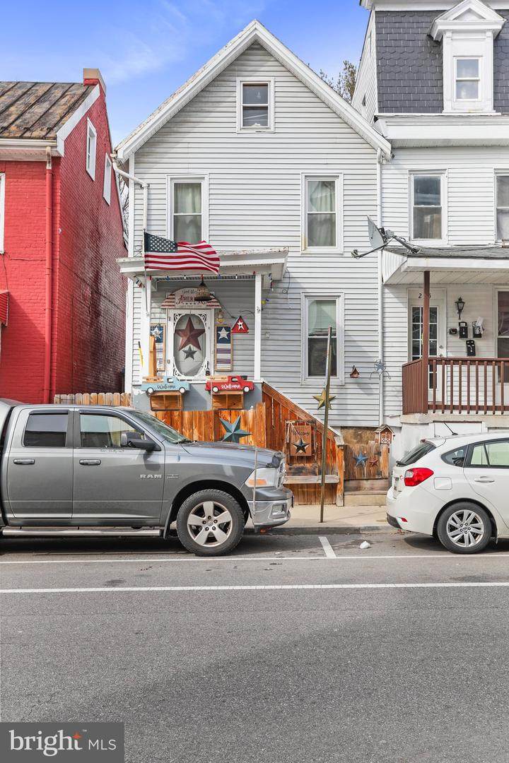 237 Summit Avenue - Photo 1