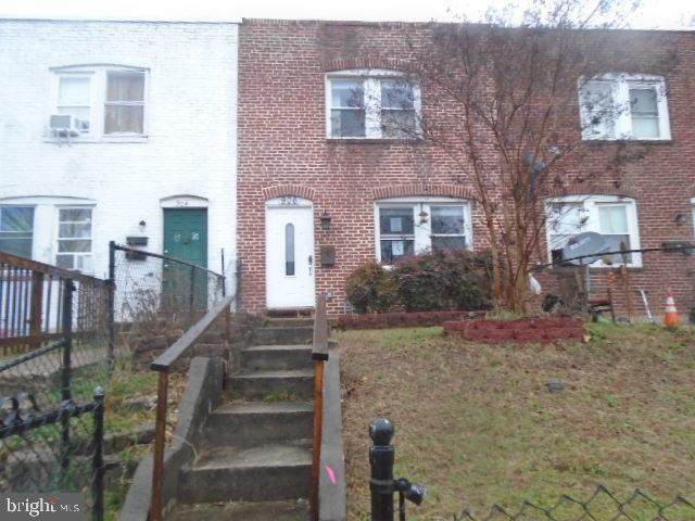 906 Stoll Street - Photo 1