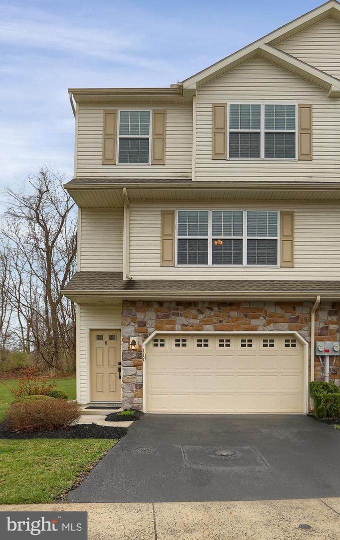 117 Mapleton Boulevard - Photo 1