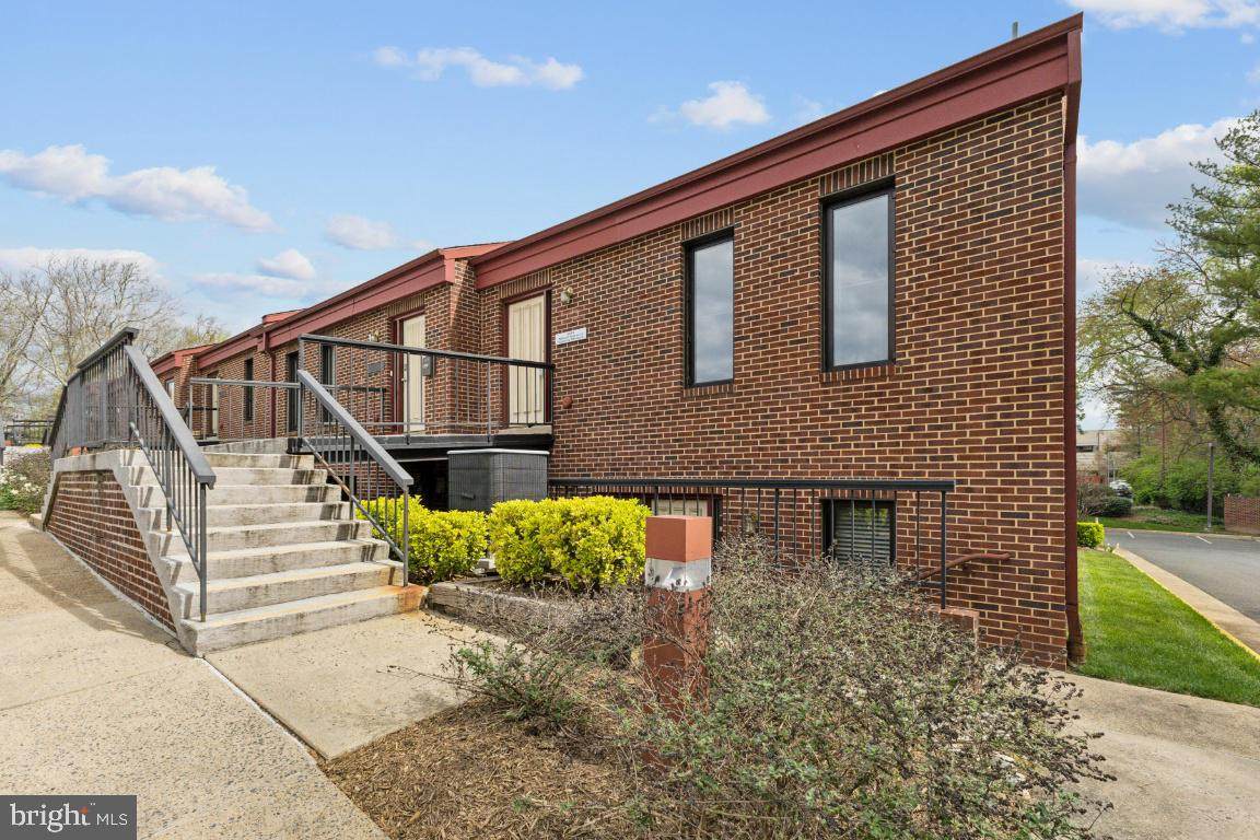 2565 Chain Bridge Road - Photo 1