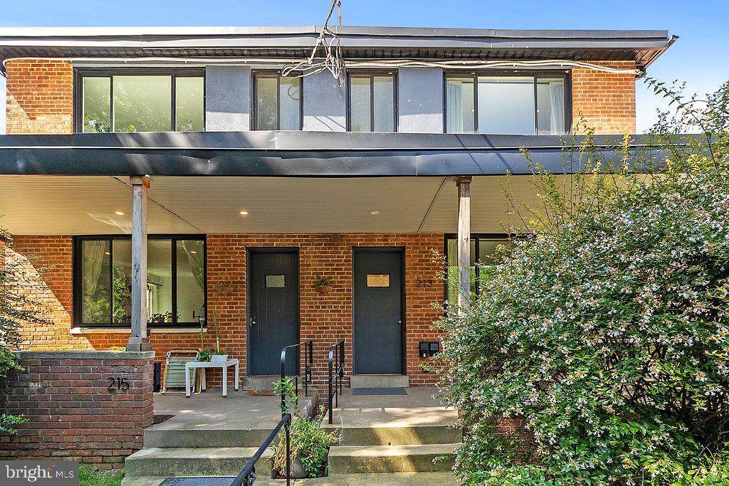 213 Hawaii Avenue - Photo 1