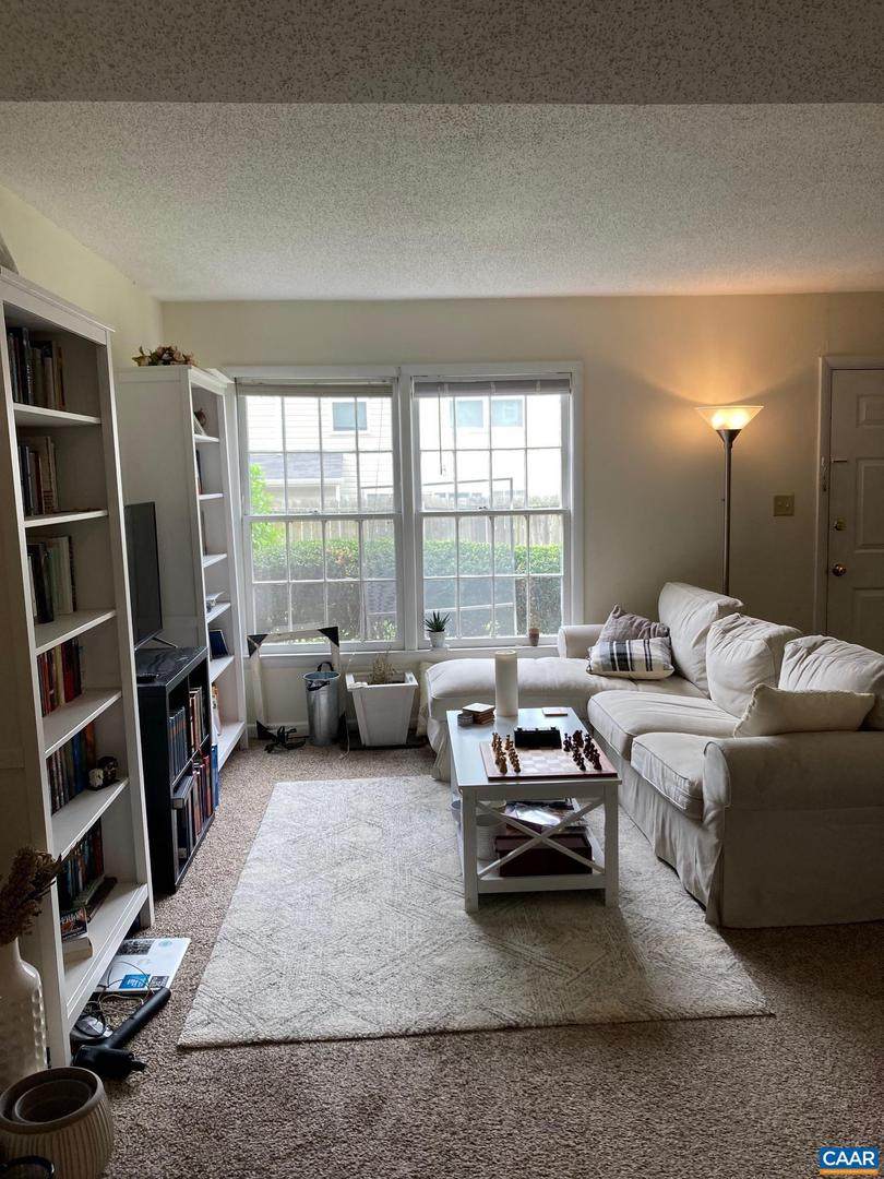 2527 Hydraulic Rd - Photo 1