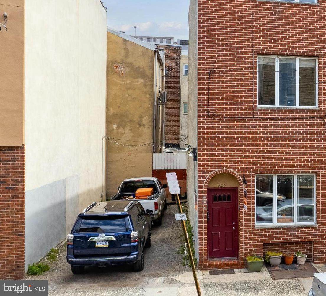 803 8TH Street - Photo 1