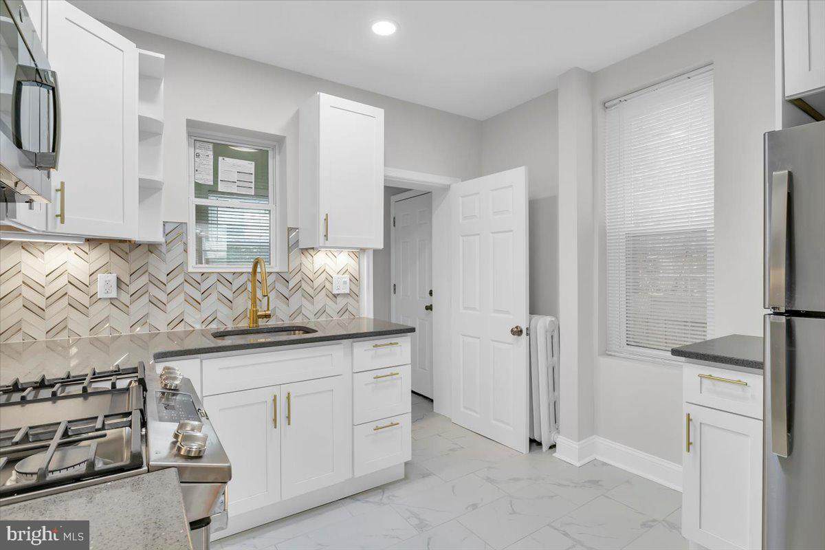 1452 Hobart Street - Photo 1