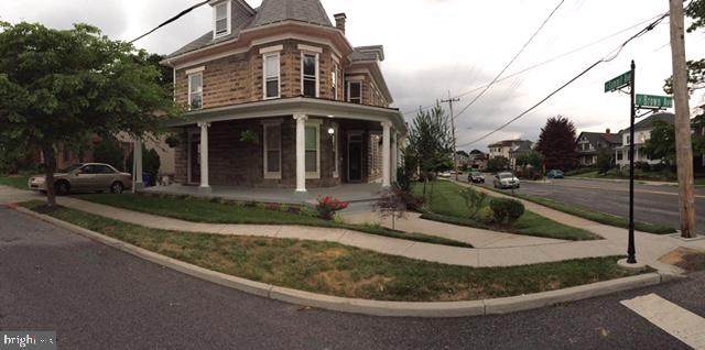 504 Brown Avenue - Photo 1