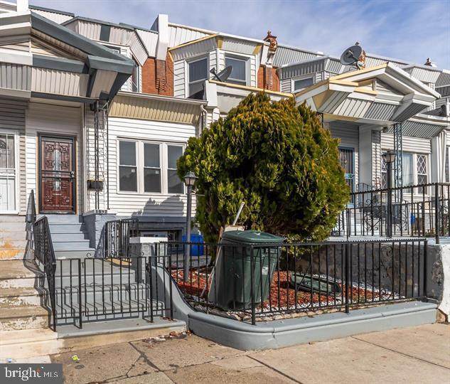 5517 Whitby Avenue - Photo 1