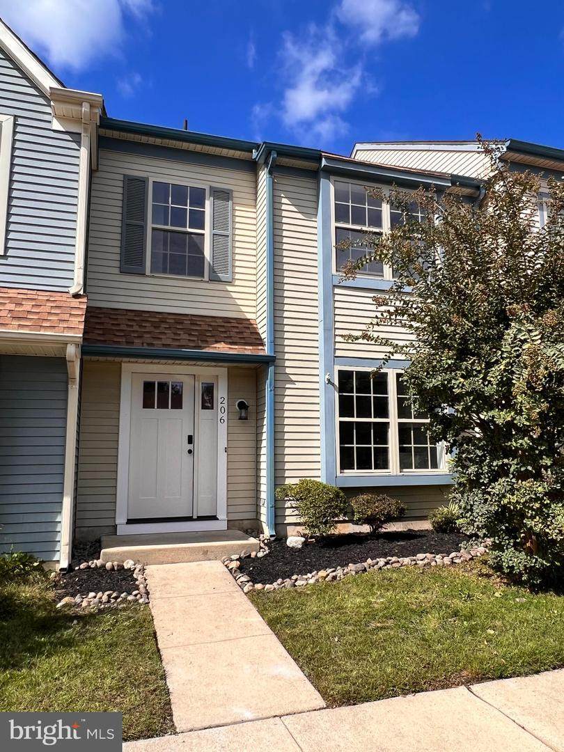 206 Douglas Court - Photo 1