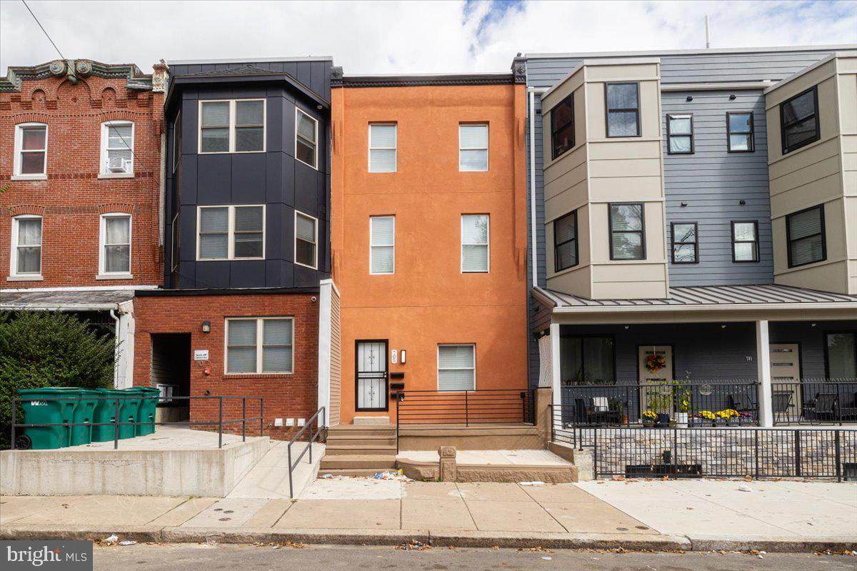 705 40TH Street - Photo 1