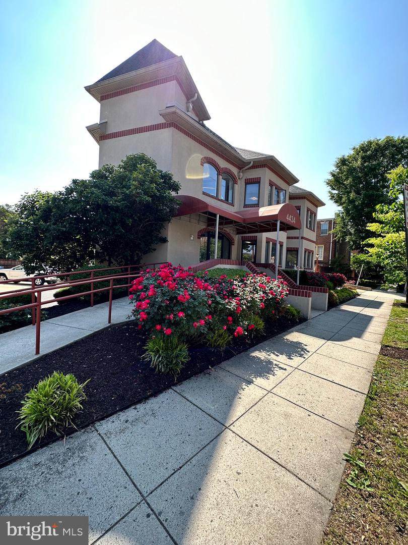 4434 Macarthur Boulevard - Photo 1
