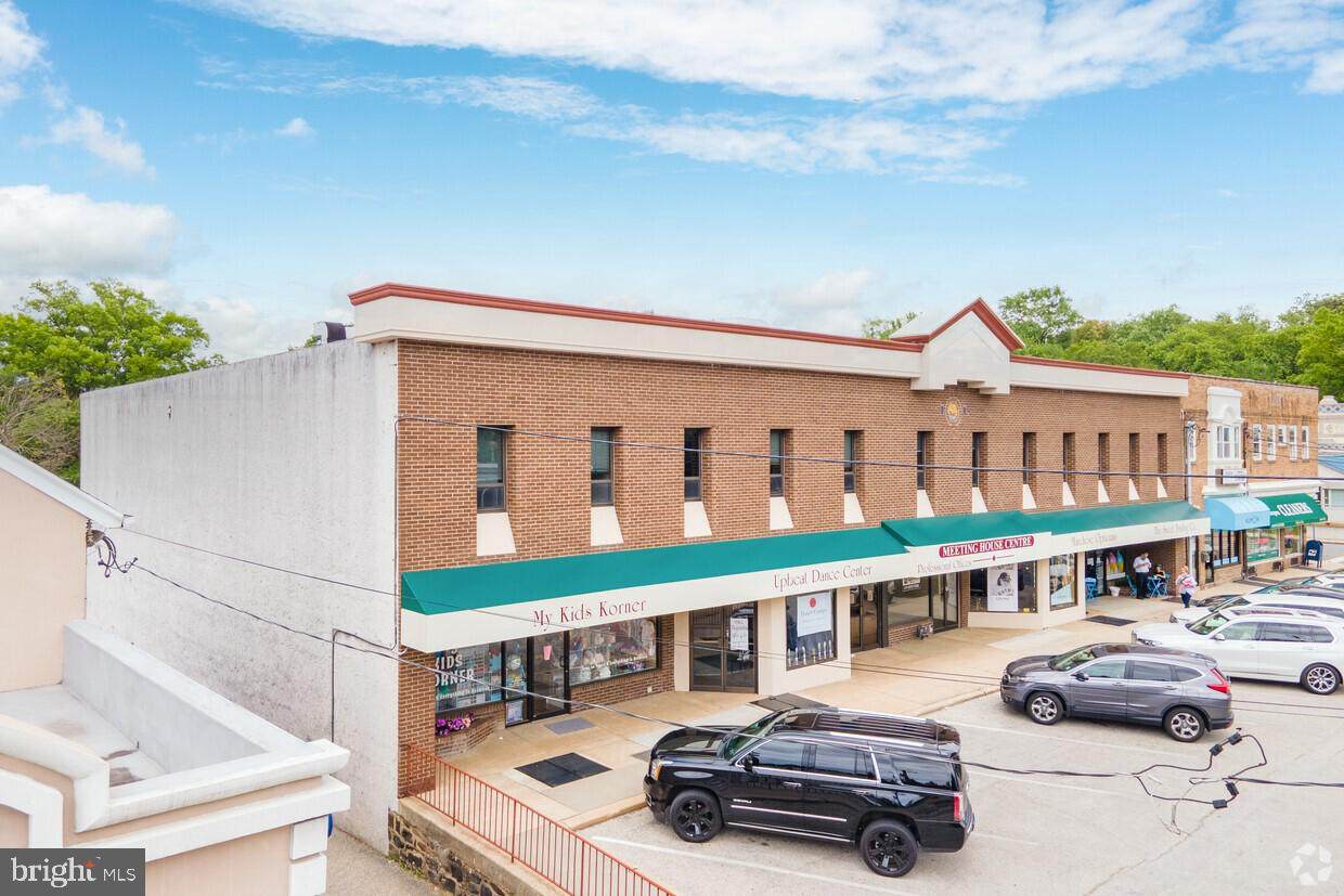 711 Montgomery Avenue - Photo 1