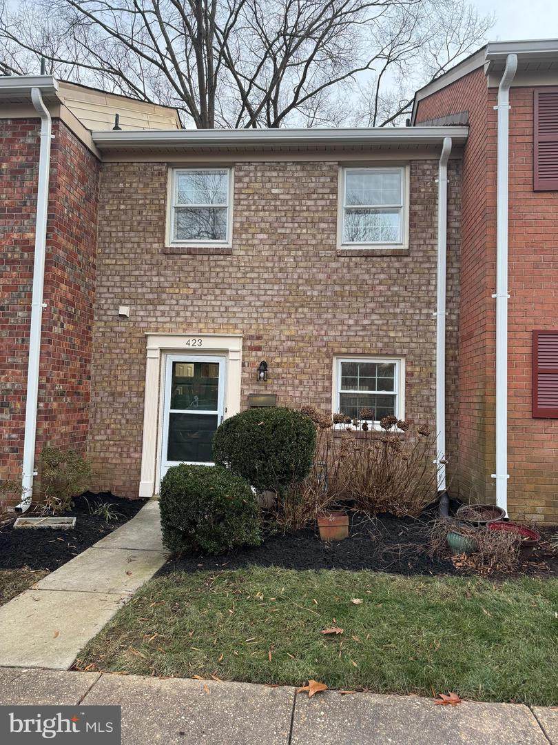 423 Greenbrier Court - Photo 1