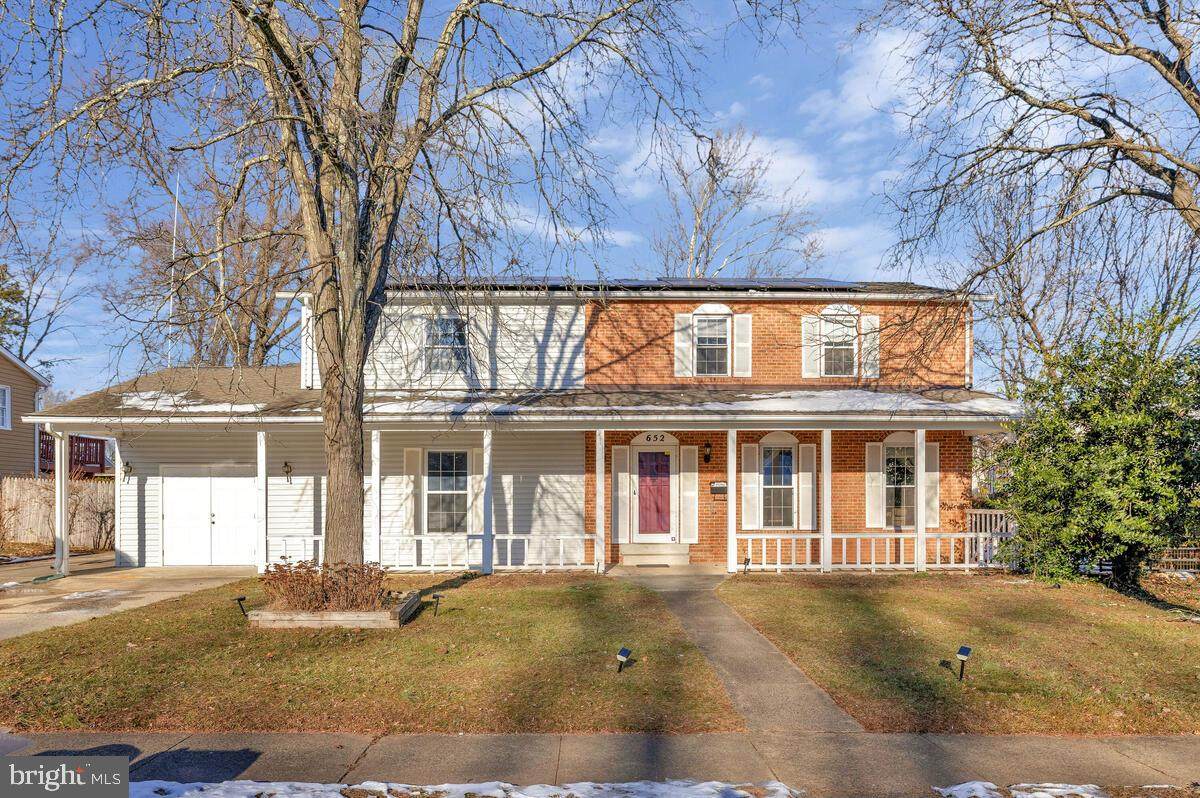 652 Stuart Court - Photo 1