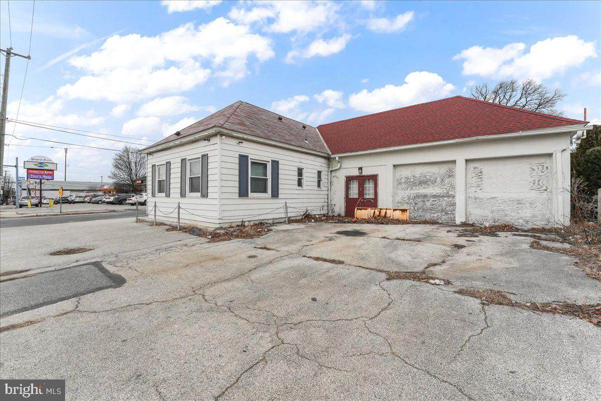 1308 Chester Pike - Photo 1