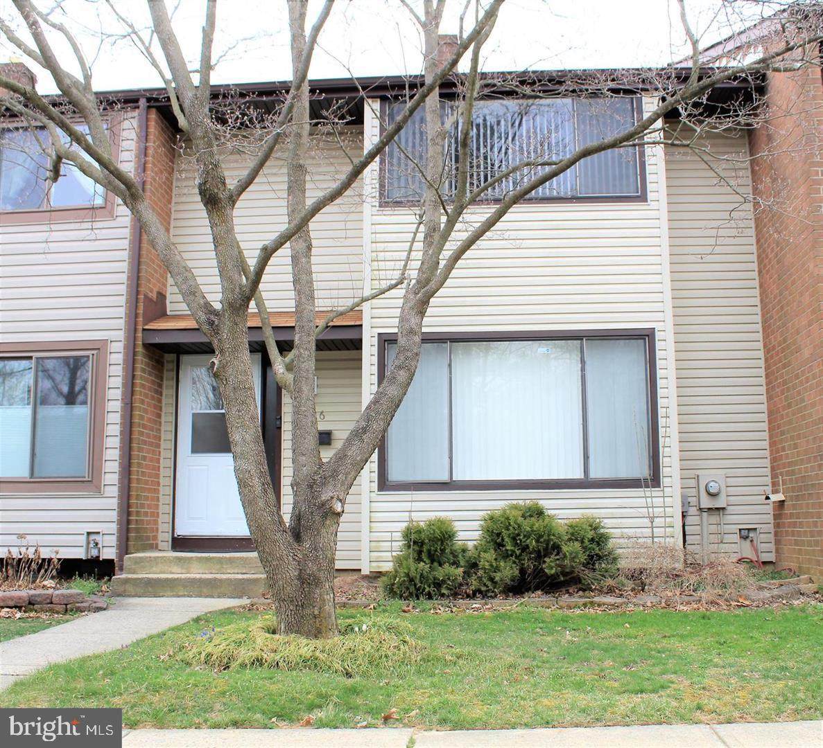 936 Jamestown - Photo 1