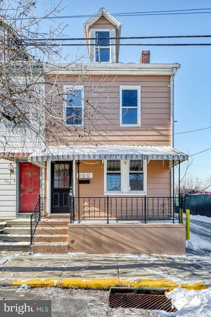 600 Vander Avenue - Photo 1