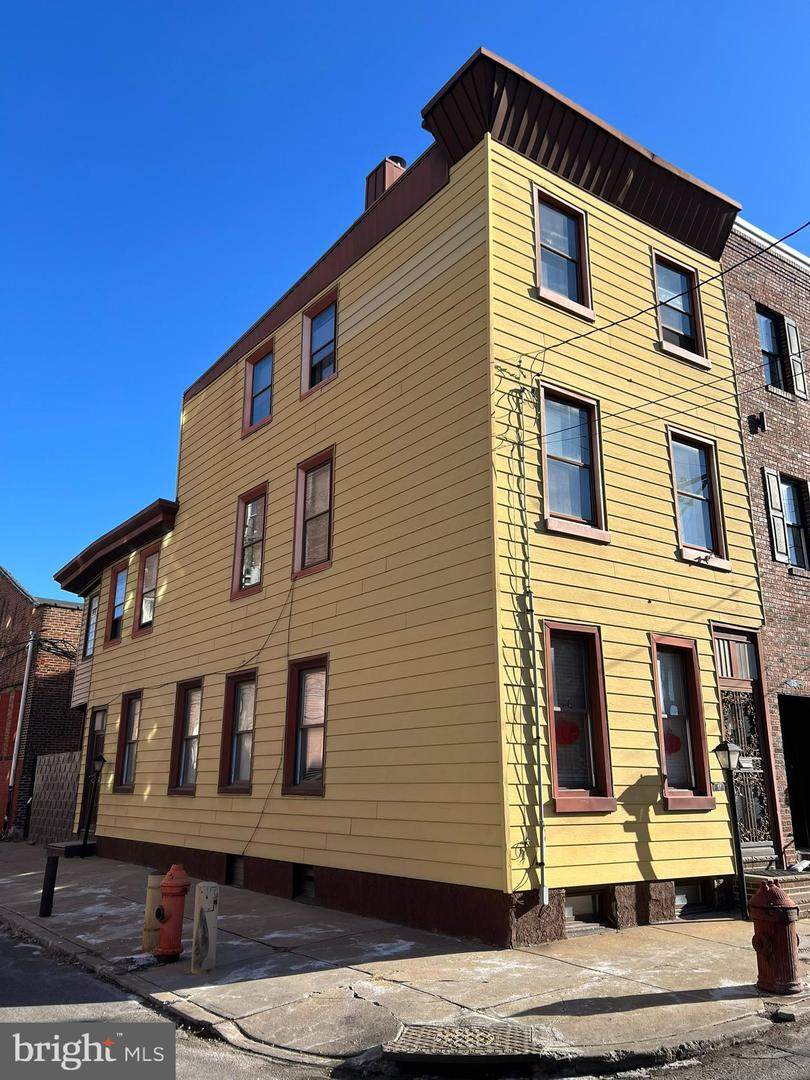 17 Columbia Avenue - Photo 1