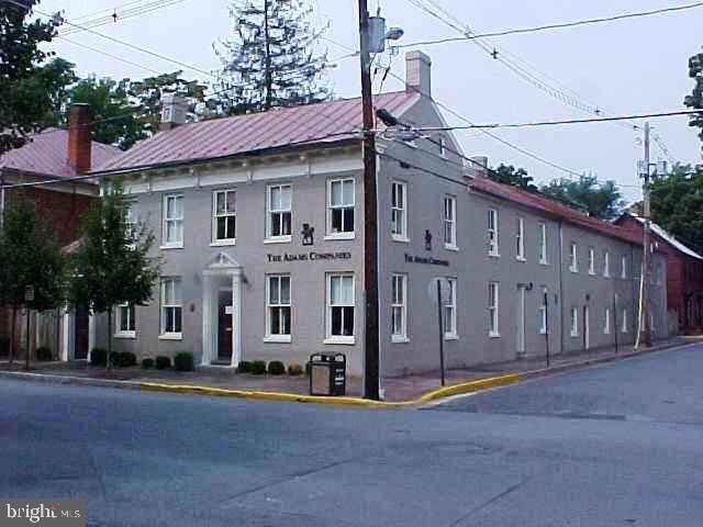 303 Loudoun Street - Photo 1