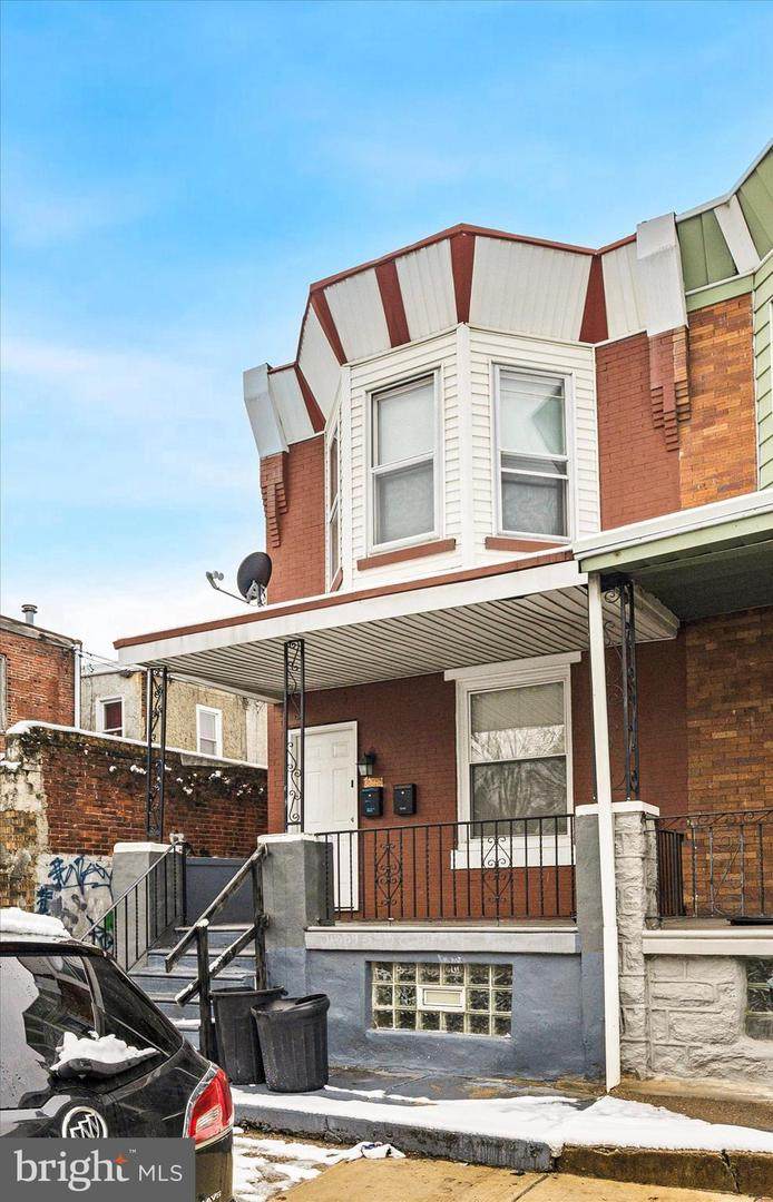 546 Salford Street - Photo 1