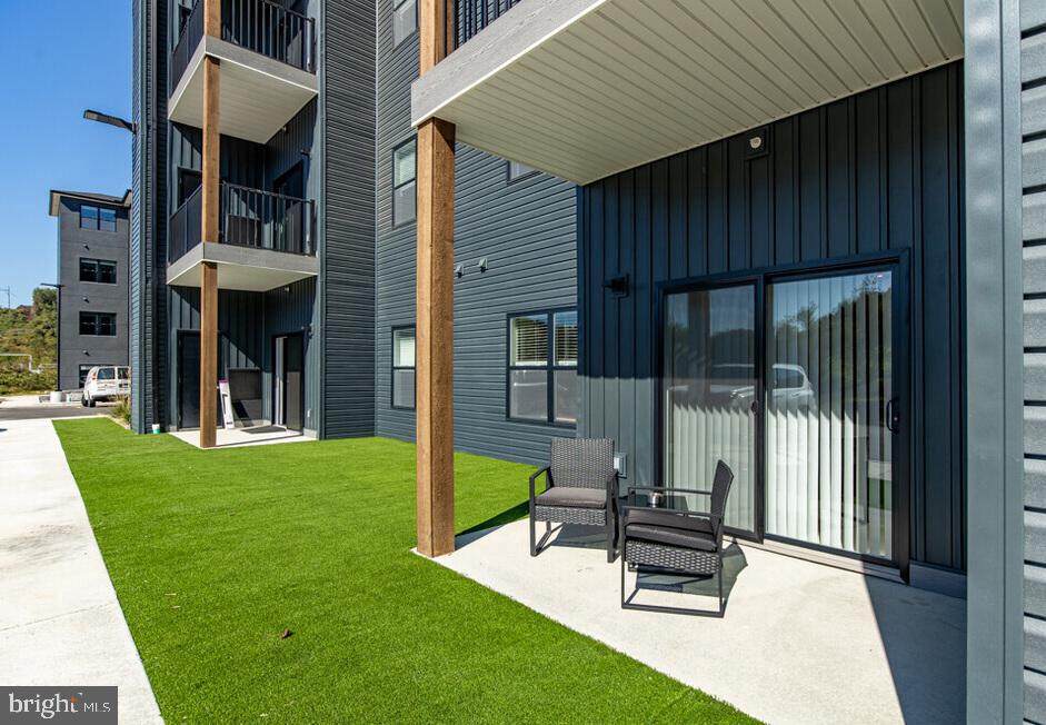 https://bt-photos.global.ssl.fastly.net/brightmls/orig_boomver_1_803647563566-2.jpg