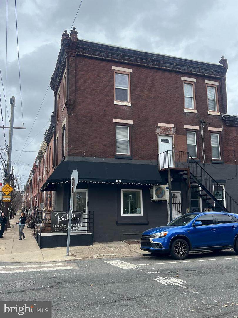 1901 Howard Street - Photo 1