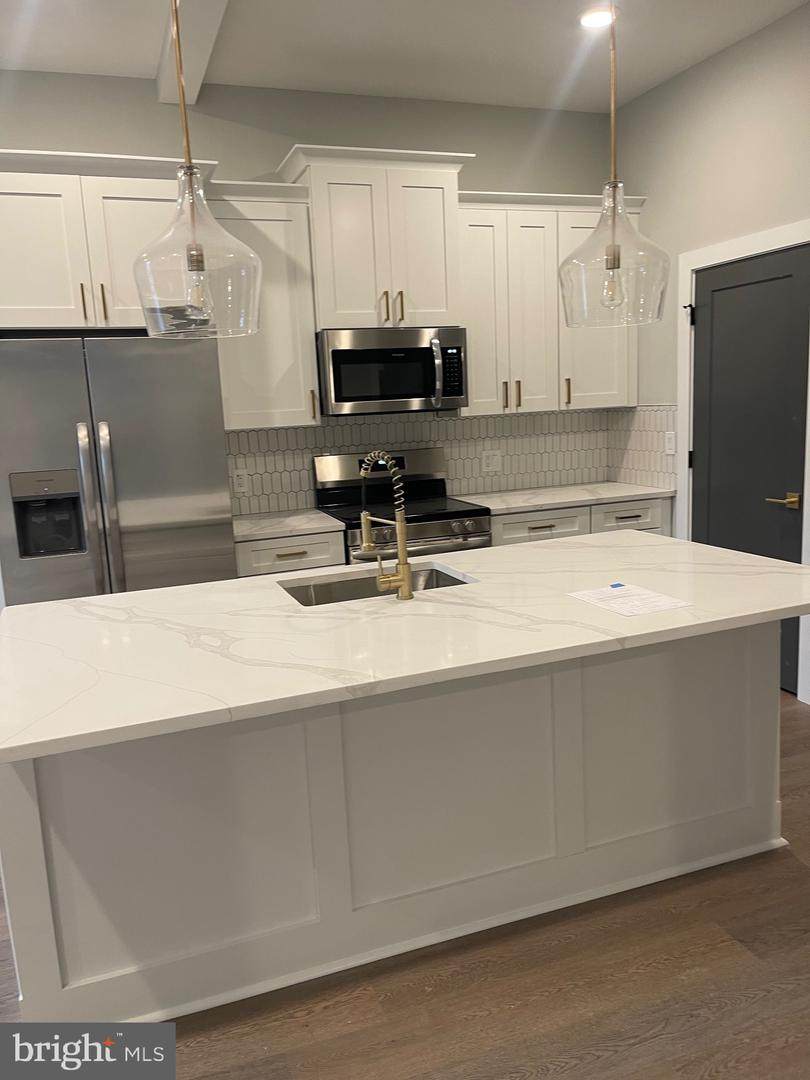 5830 Henry - Photo 1