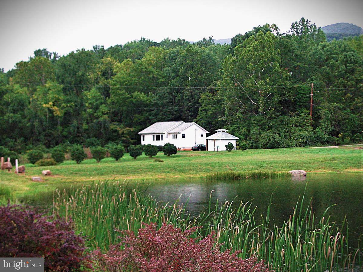 33 Circle Road - Photo 1