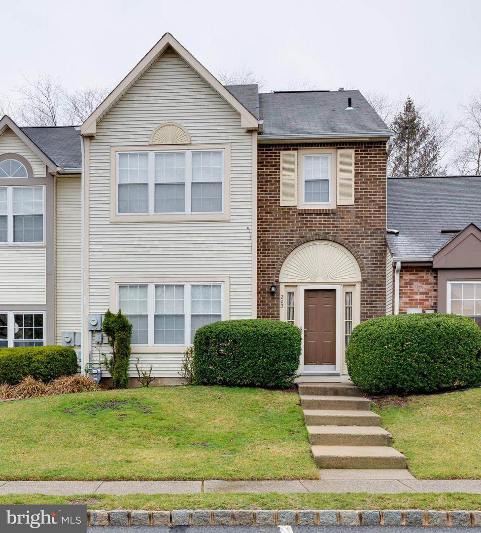 203 Waverly Court - Photo 1