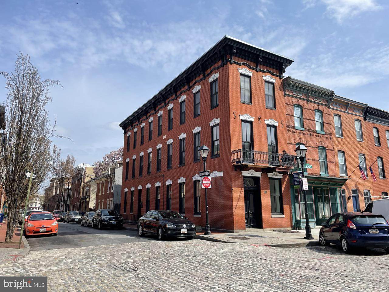 817 Bond Street - Photo 1