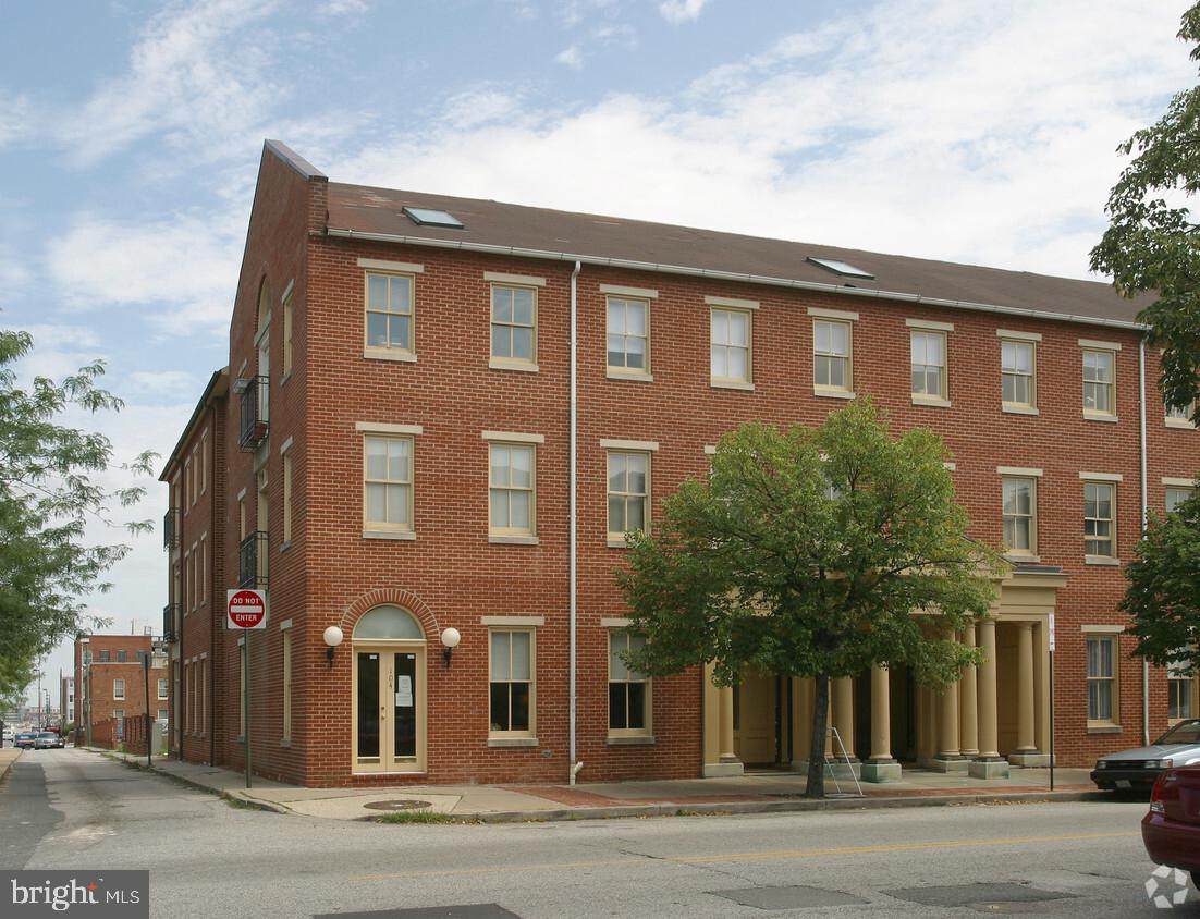 723 Charles Street - Photo 1