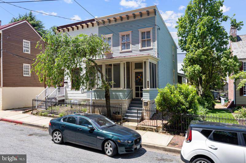 179 Green Street - Photo 1