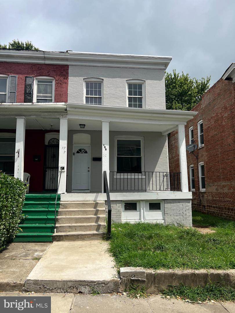 708 30TH Street - Photo 1