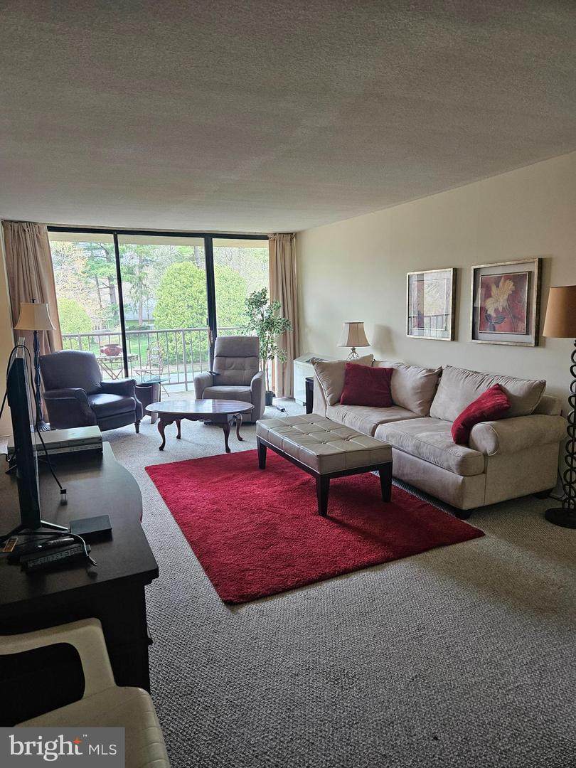 801 Yale Avenue - Photo 1