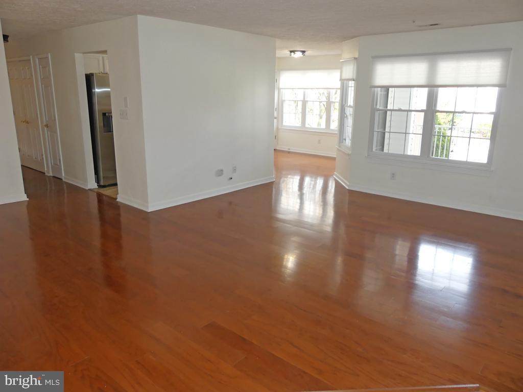 200 Burkwood Court - Photo 1