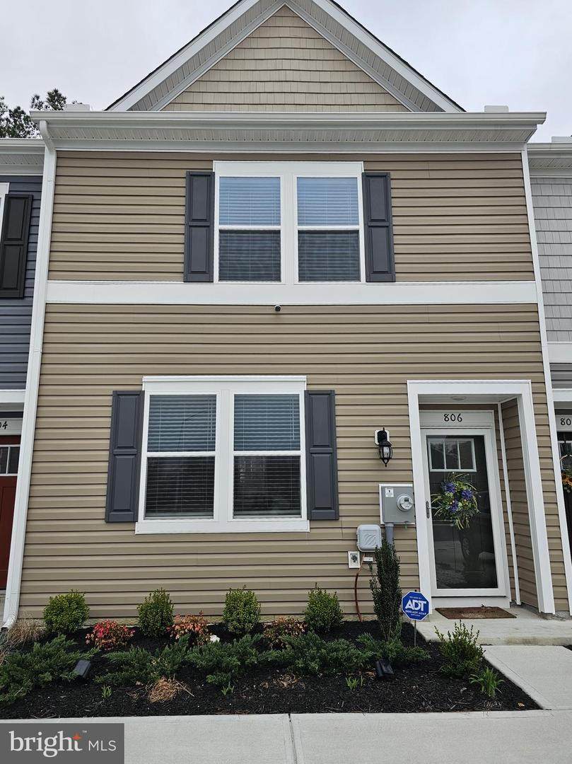 806 Derwent Ln - Photo 1