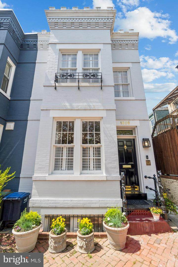 1626 34TH Street - Photo 1