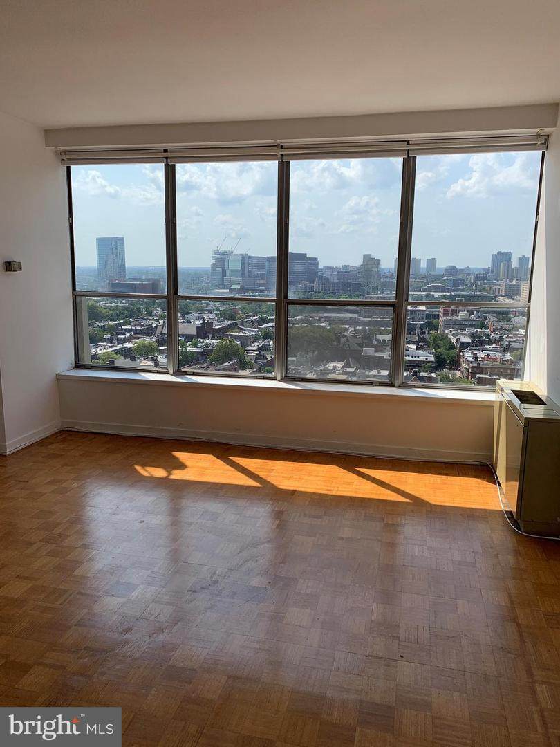 224-30 Rittenhouse Square - Photo 1
