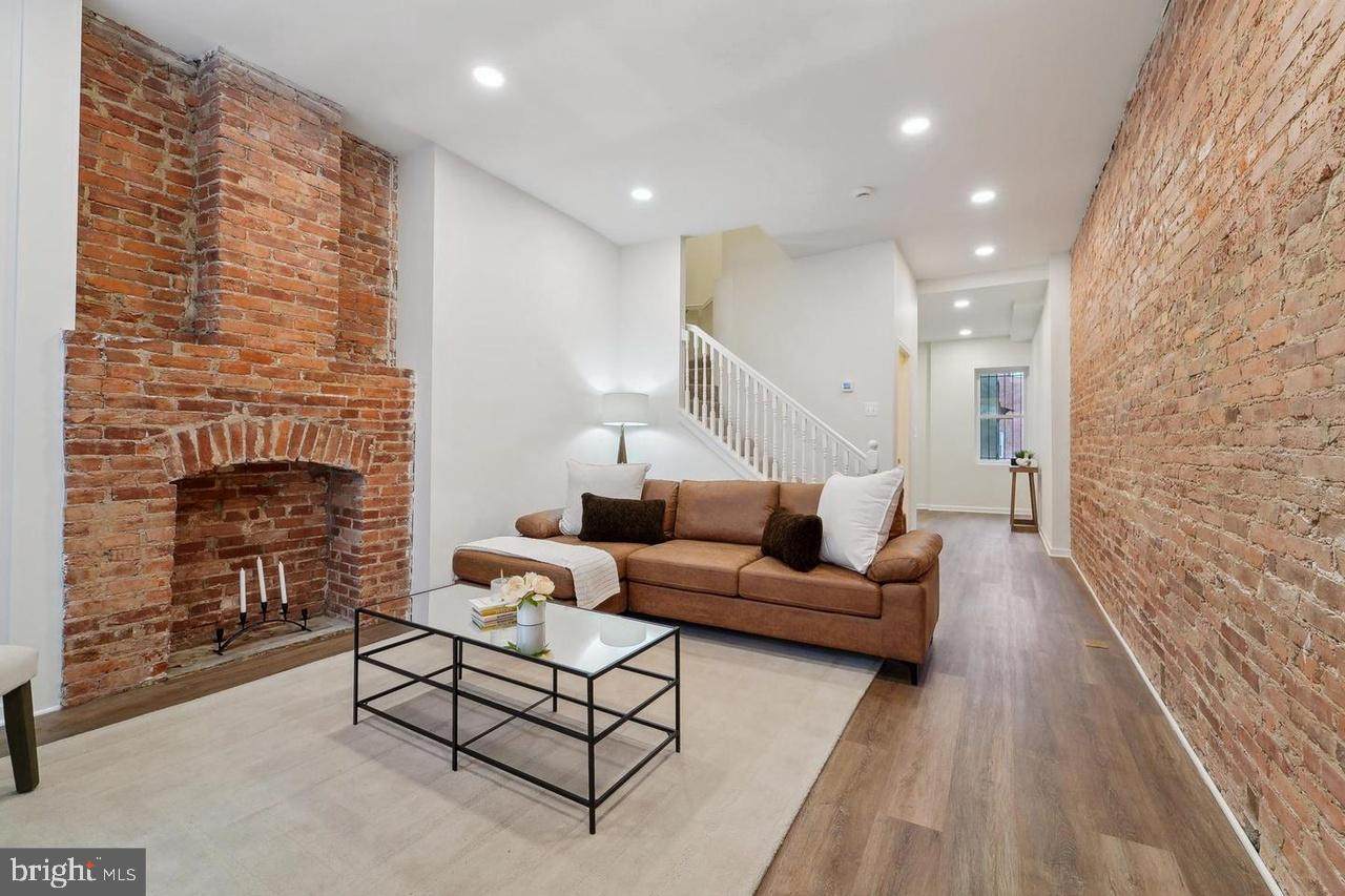 306 21ST Street - Photo 1
