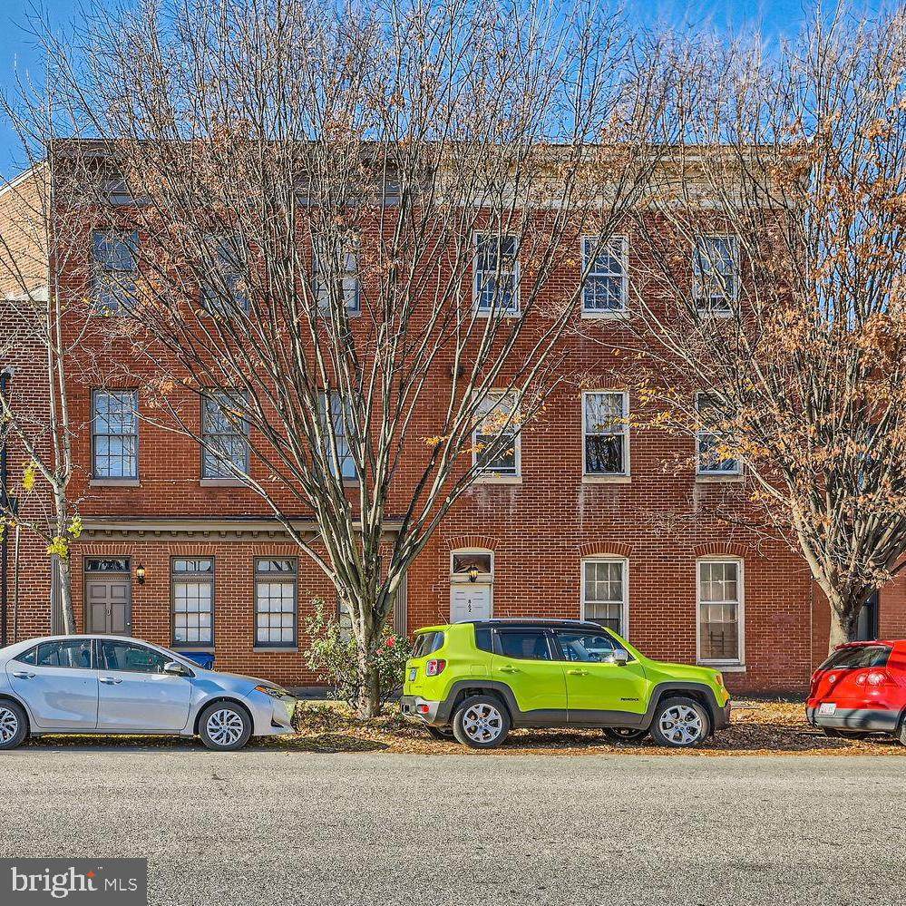 860 Park Avenue - Photo 1