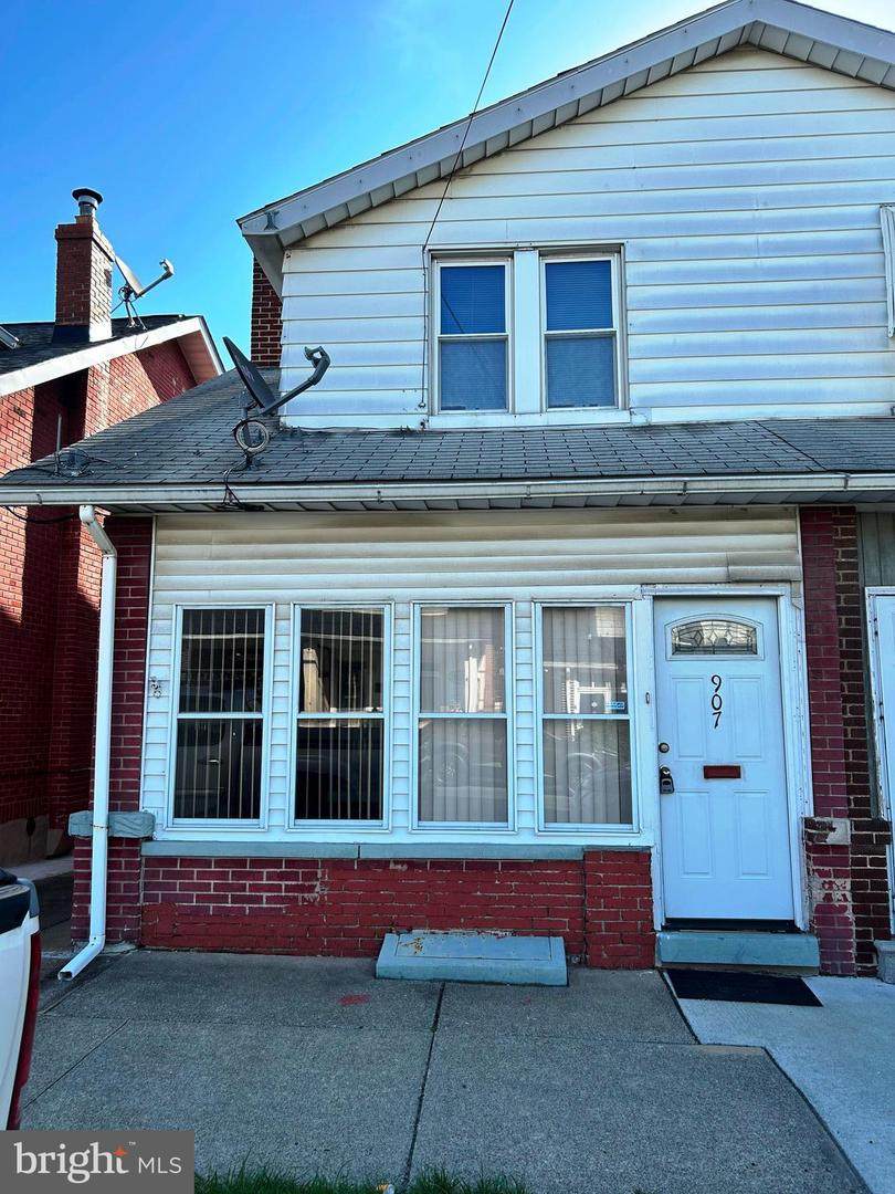 907 S 10Th Street - Photo 1