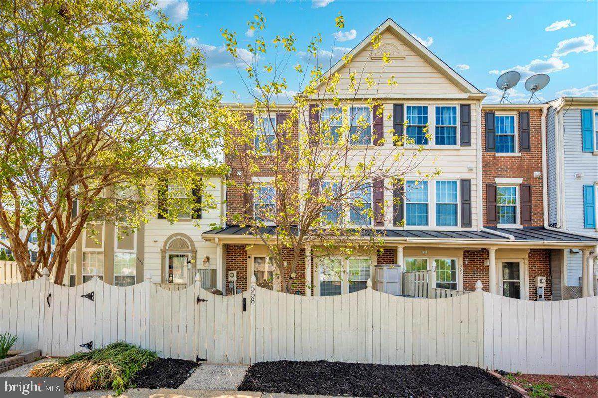 558 Hollyberry Way - Photo 1