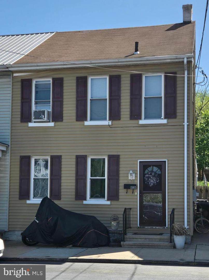250 10TH Street - Photo 1