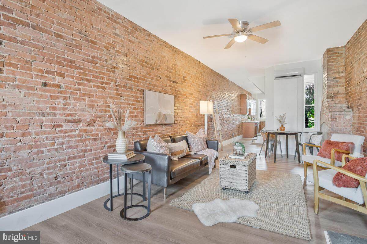 2837 Huntingdon Avenue - Photo 1