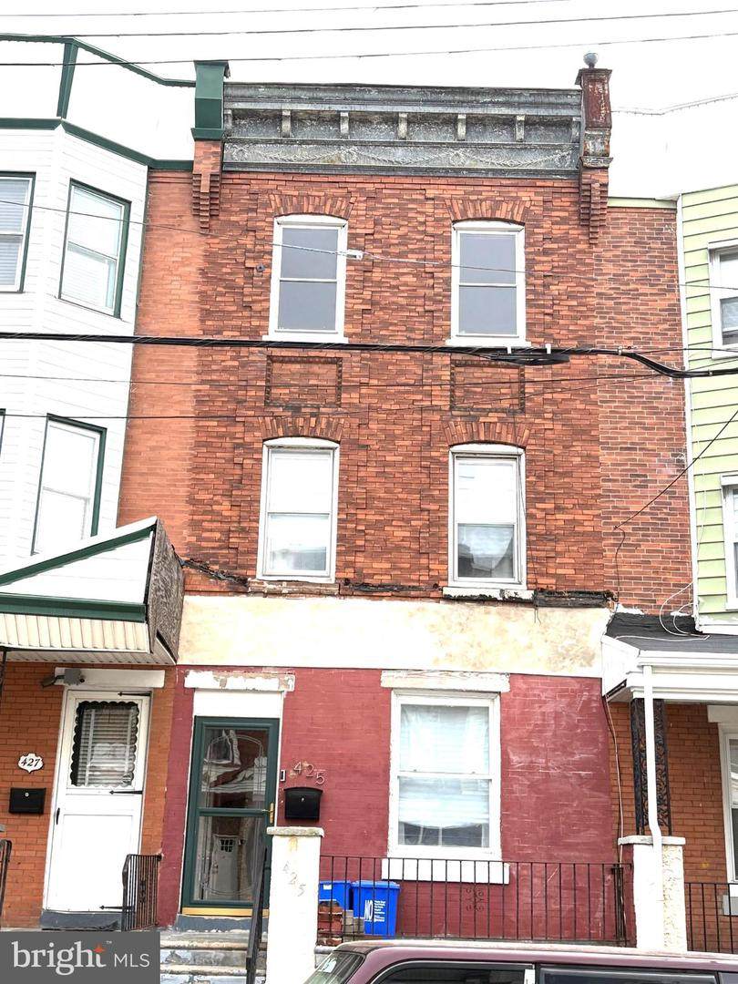 425 62ND Street - Photo 1